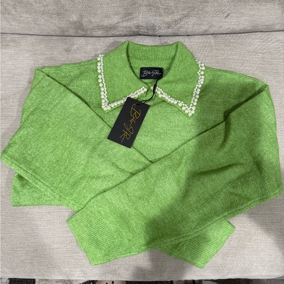 Green Sweater with Pearl Collar w/ matching pants - Picture 2 of 4